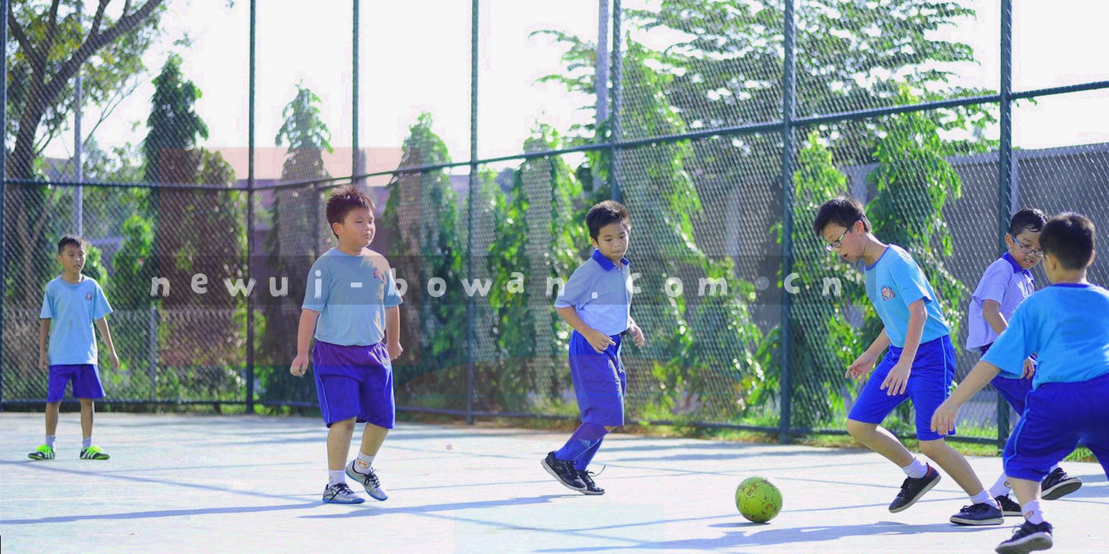 多设备环绕展示博万app版本界面